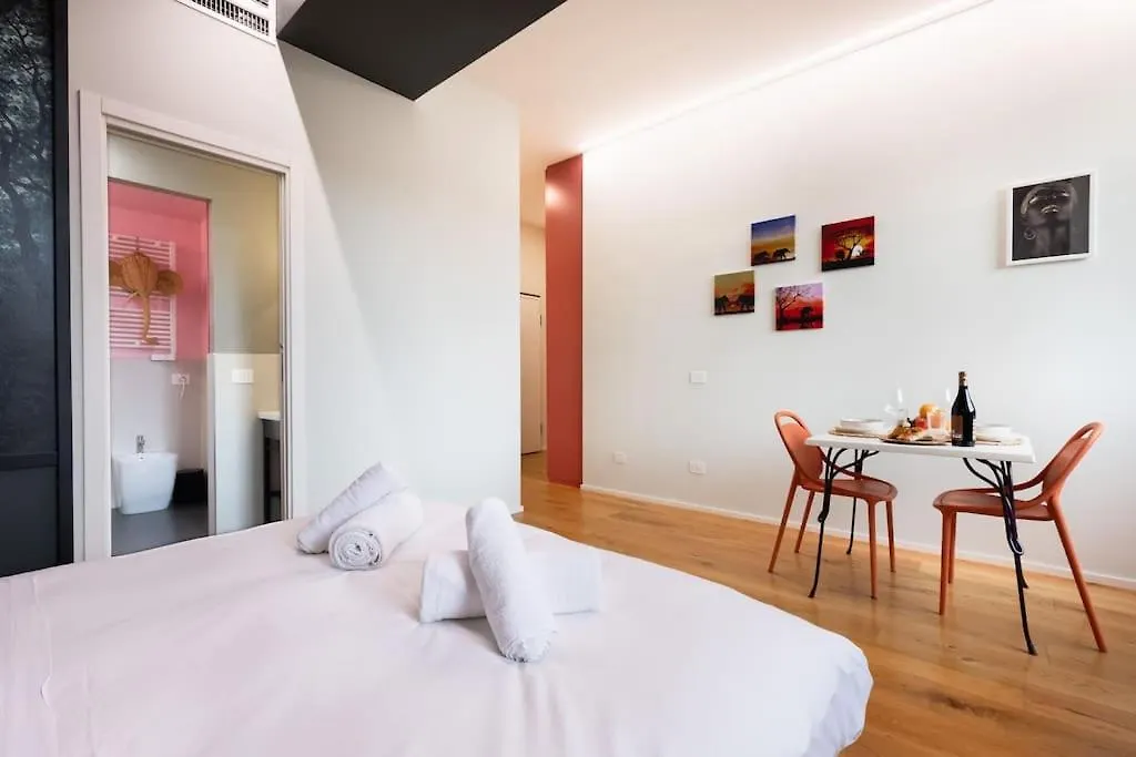 Navigli Suite 5 Stelle Free Wifi Ac Netflix Milan 0*,